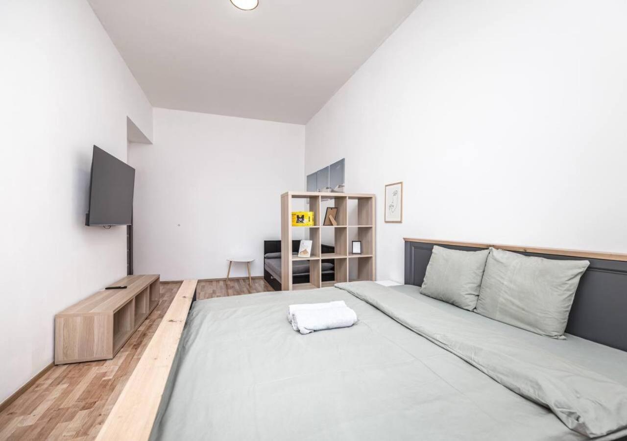 Elegance Apartments Praha Bagian luar foto